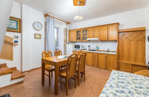Cres Apartment | Apartment in Cres near Old Town & Beach