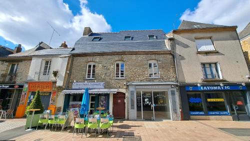 Chateaubriant Apartment | Apartment in Downtown