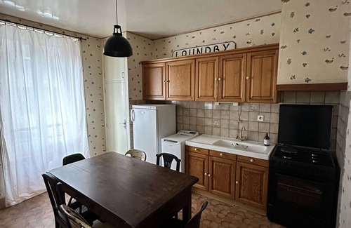 Vic-sur-Cere Apartment | Apartment in family home