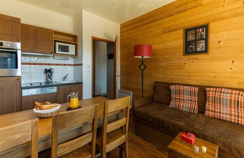 Pla d'Adet Apartment | Apartment in Adet with Balcony Views