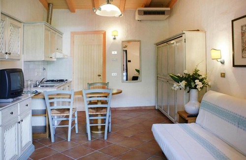 Baia Caddinas Apartment | Apartment in Golfo Aranci with bar