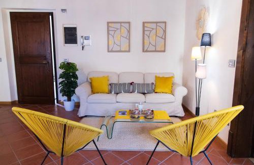 Bargni House | Apartment in historic villa with pool and Tennis