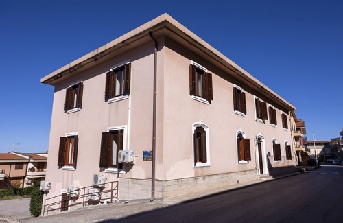 Piraino Apartment | Apartment "In Villa Domenica 10" with Mountain View & Wi-Fi