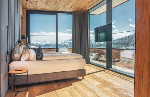 Kaltenbach Apartment | Apartment in Kaltenbach with Ski-In Access
