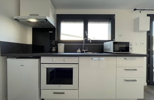 Le Mans House | Apartment in Le Mans with Private Parking