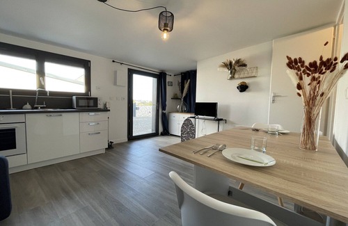Le Mans House | Apartment in Le Mans with Private Parking