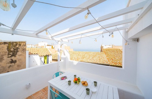 L'Escala Apartment | Apartment in L’Escala with Pool near Beaches