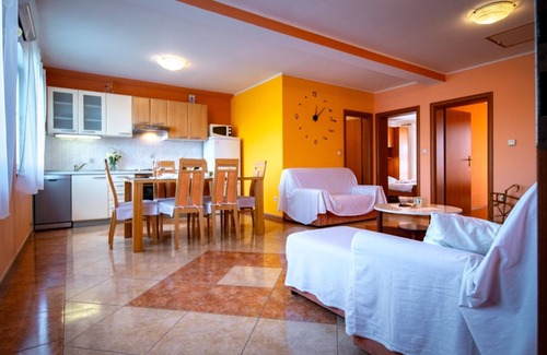 Lopar Apartment | Apartment in Lopar with Balcony, Air condition, WIFI, Washing machine (4886-4)