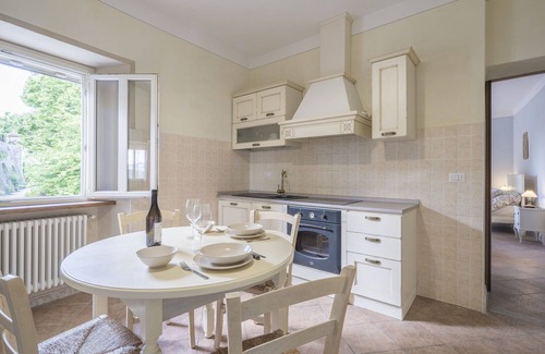 Monforte d'Alba Apartment | Apartment in Monforte D'alba with 1 bedrooms sleeps 4