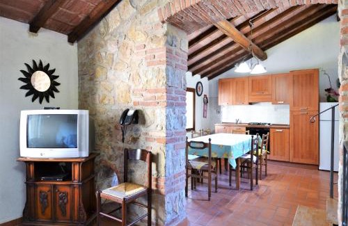 Massa Marittima House | Apartment in Massa Marittima with Pools