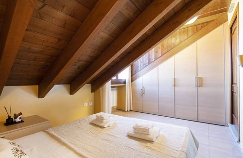 Tricolore Apartment | Apartment in Milan with 2 bedrooms sleeps 6