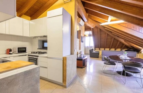 Tricolore Apartment | Apartment in Milan with 2 bedrooms sleeps 6