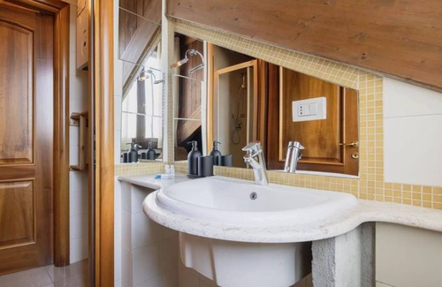Tricolore Apartment | Apartment in Milan with 2 bedrooms sleeps 6