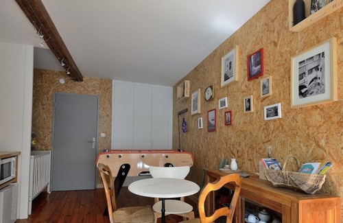 Secteur 2 Apartment | Apartment in Montée Chalemont