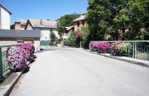 Pra Loup Apartment | Apartment in mountain village. Pets allowed.