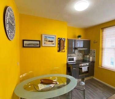 Old Town Hastings Apartment | Apartment in Old Town near the beach