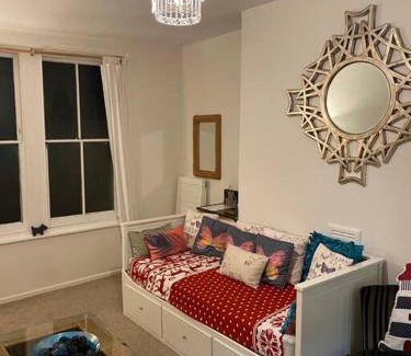 Old Town Hastings Apartment | Apartment in Old Town near the beach