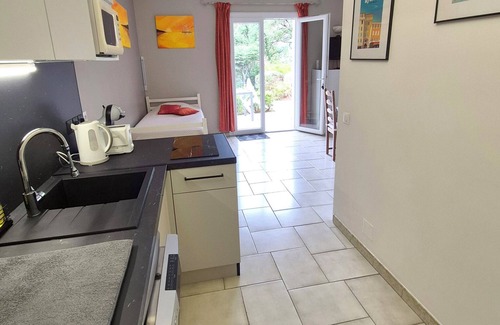 Hyeres Apartment | APARTMENT IN PEACE IN VILLA ON THE GROUND FLOOR
