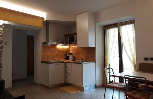 Cassone Apartment | Apartment in restored Rustico directly on the lake, open all year.