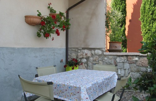 Cassone Apartment | Apartment in restored Rustico directly on the lake, open all year.