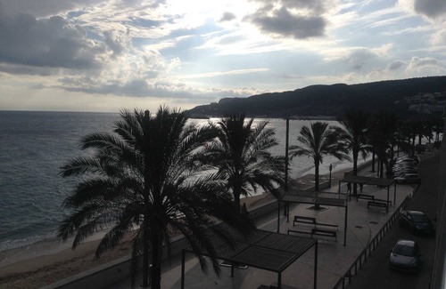 Sesimbra Apartment | Apartment in Sesimbra in 1st line of beach, facing the sea and central