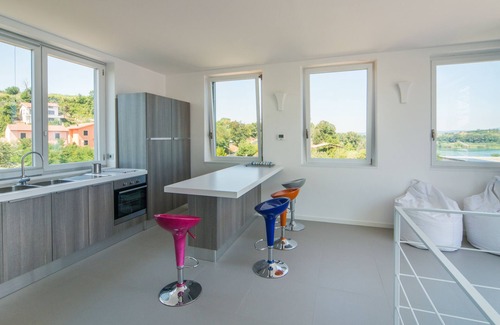 Marta Apartment | Apartment in stately villa with direct access to Lake Bolsena