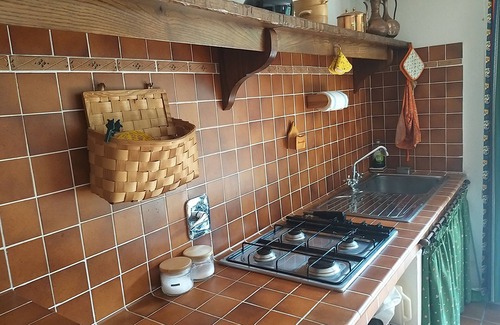 Ortonovo Apartment | Apartment in the center with garden and parking space