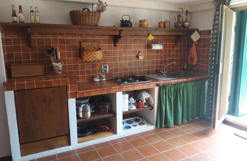 Ortonovo Apartment | Apartment in the center with garden and parking space