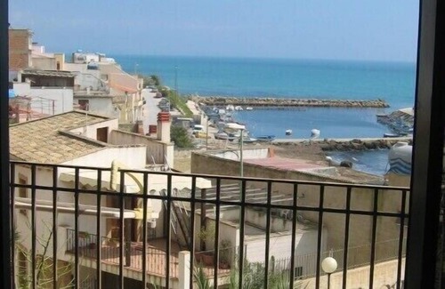 Marinella di Selinunte Apartment | Apartment in the center of the township 5 min from the park and 2 from the sea, Wi-Fi