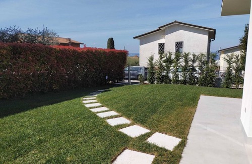 Bardolino Apartment | APARTMENT IN VILLA, 5 MINUTES WALK FROM THE LAKE AND THE VILLAGE