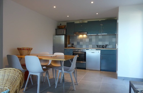 Giens Apartment | Apartment in villa