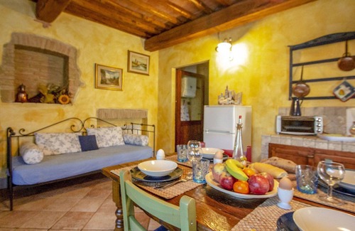 Poggiarello Villa | Apartment in villa with pool, WIFI, TV, terrace, pets allowed, parking, close to San Gimignano