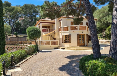 Giens Villa | Apartment in Villa with sea view in a unique preserved site