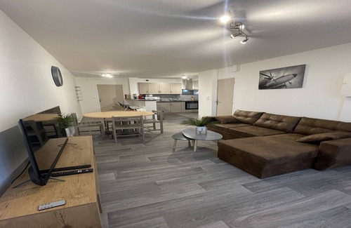 Yvre-l'Eveque Apartment | Apartment in Yvré-l’Évêque near Le Mans Circuit