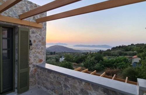 Lagoudi Zia House | Apartment in Zia with terrace