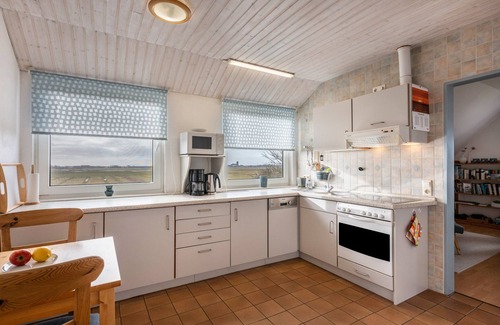 Pellworm Apartment | Apartment 'Inselpanorama' with Shared Terrace, Private Garden and Wi-Fi