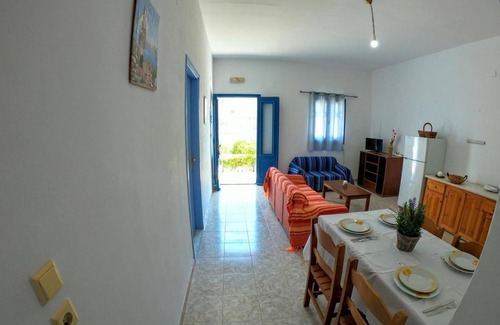 Pedi Apartment | Apartment 'Irene Family' with Sea View, Wi-Fi and Air Conditioning