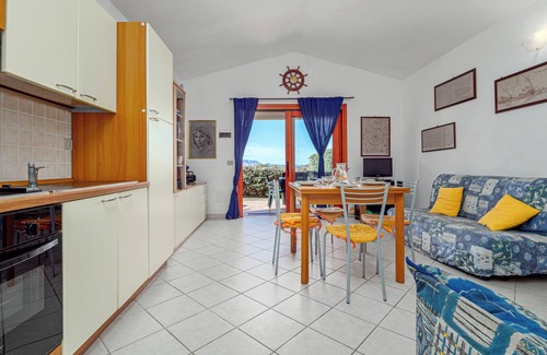 Buddittogliu Straulas Apartment | Apartment 'Lu Carrulu' with Sea View, Private Terrace and Air Conditioning