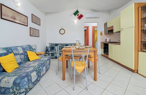 Buddittogliu Straulas Apartment | Apartment 'Lu Carrulu' with Sea View, Private Terrace and Air Conditioning