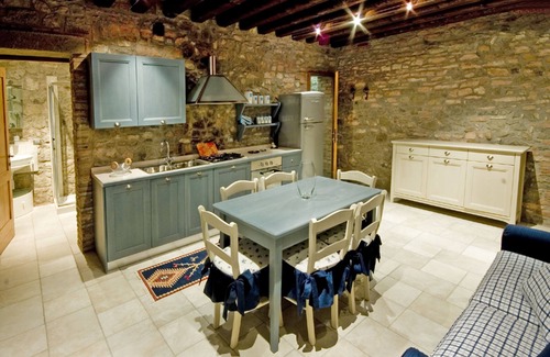 Ospedaletto di Pescantina Apartment | Apartment in a nineteenth-century house