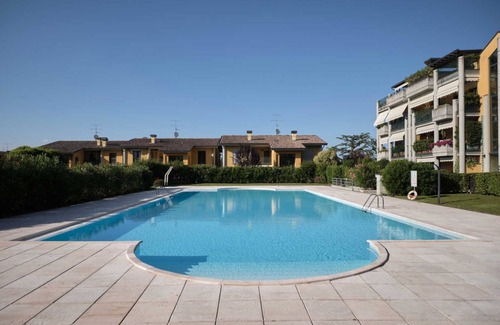 Rivoltella Apartment | Apartment for four people in a residence with swimming pool in Desenzano del Garda