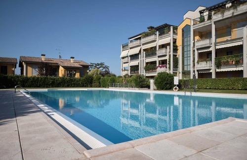 Rivoltella Apartment | Apartment for four people in a residence with swimming pool in Desenzano del Garda