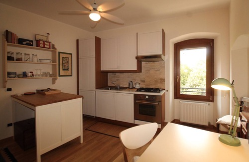 Polpenazze del Garda Apartment | Apartment 'Bella' with Mountain View and Wi-Fi