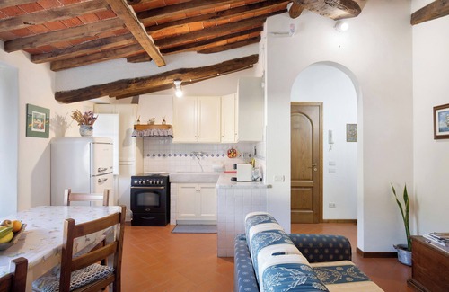 Ripa-Pozzi-Ponterosso Apartment | Apartment 'Appartamento In Versilia' with Shared Pool, Wi-Fi and Air Conditioning