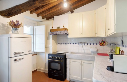 Ripa-Pozzi-Ponterosso Apartment | Apartment 'Appartamento In Versilia' with Shared Pool, Wi-Fi and Air Conditioning