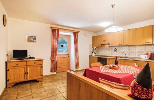 San Giovanni di Fassa Apartment | Apartment "Ciasa Lino Sas da le Undesc" with Mountain View & Wi-Fi
