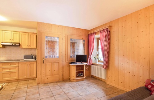 San Giovanni di Fassa Apartment | Apartment "Ciasa Lino Sas da le Doudesc" with Mountain View & Wi-Fi