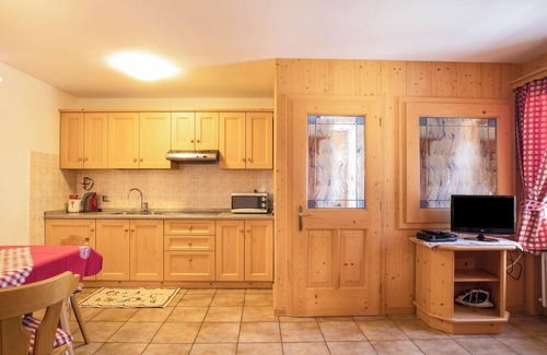 San Giovanni di Fassa Apartment | Apartment "Ciasa Lino Sas da le Doudesc" with Mountain View & Wi-Fi