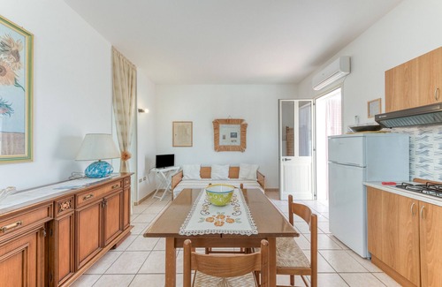 Santa Maria di Leuca Apartment | Apartment 'Trande' with Balcony, Wi-Fi and Air Conditioning