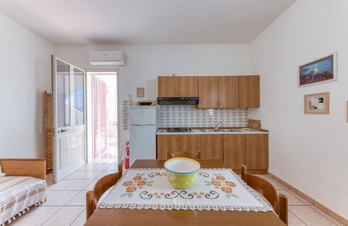 Santa Maria di Leuca Apartment | Apartment 'Trande' with Balcony, Wi-Fi and Air Conditioning